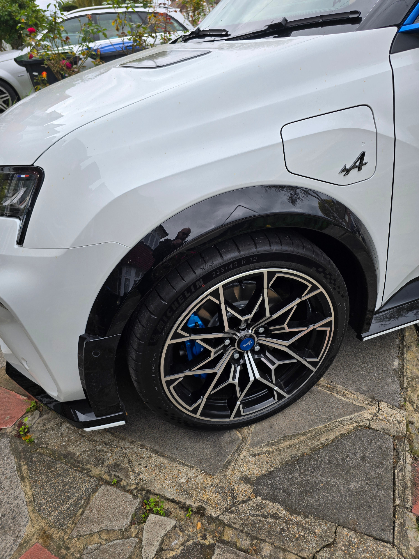 Alpine A290 alloy wheel close-up